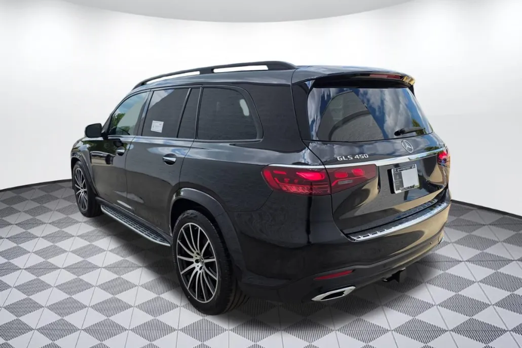 2026 Mercedes Benz GLS 450 4MATIC photo 1