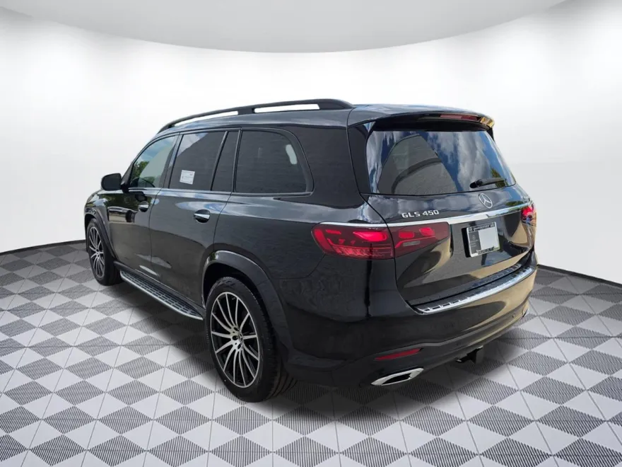 2026 Mercedes Benz GLS 450 4MATIC photo 1