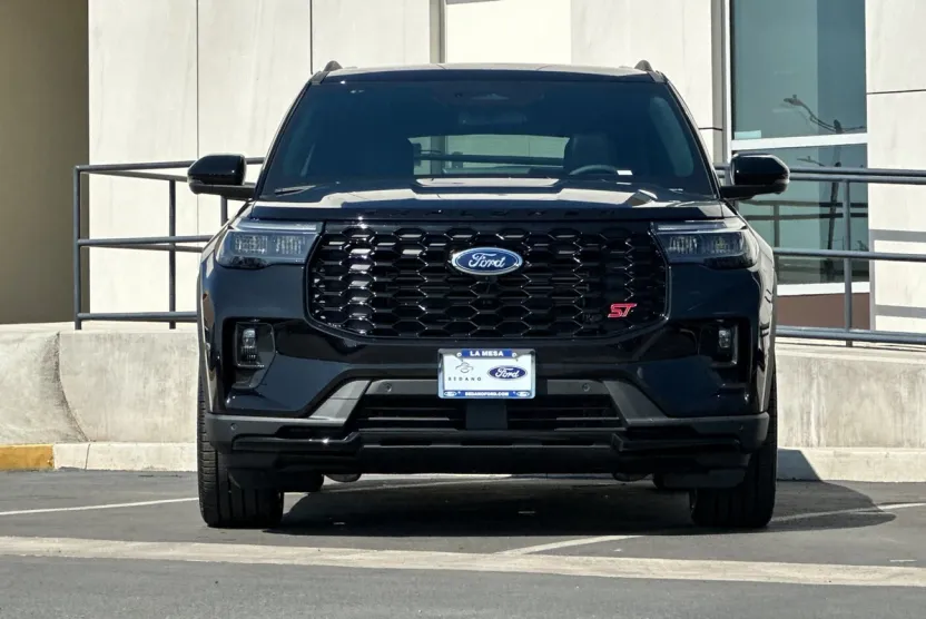 2025 Ford Explorer ST photo 1