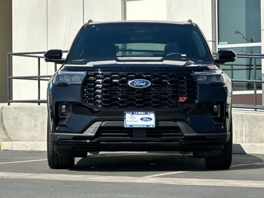2025 Ford Explorer ST photo 1