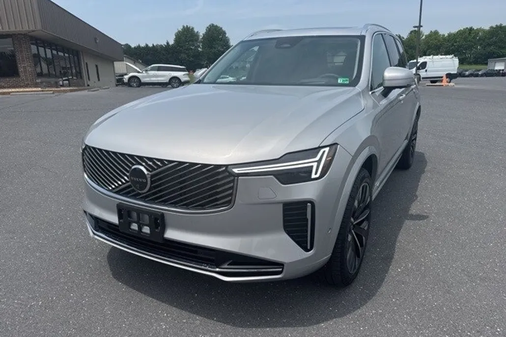 2025 Volvo XC90 photo 1