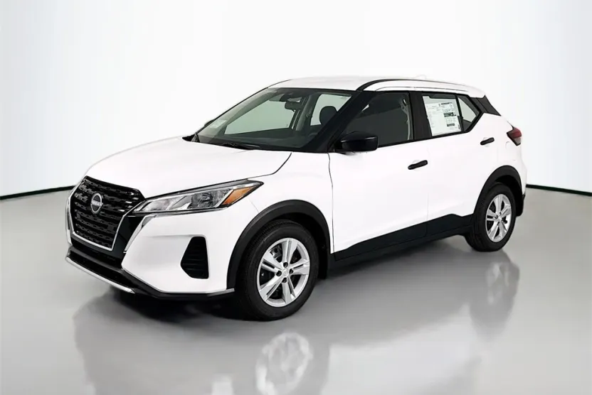 2025 Nissan Kicks Play S photo 1
