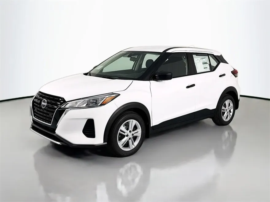 2025 Nissan Kicks Play S photo 1