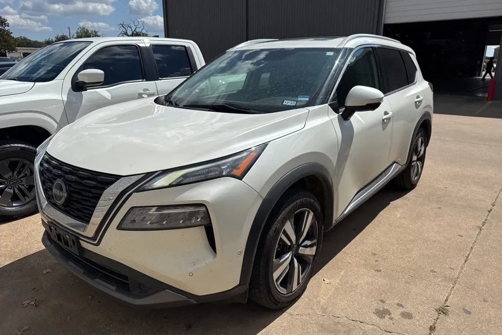 2023 Nissan Rogue SL photo 1