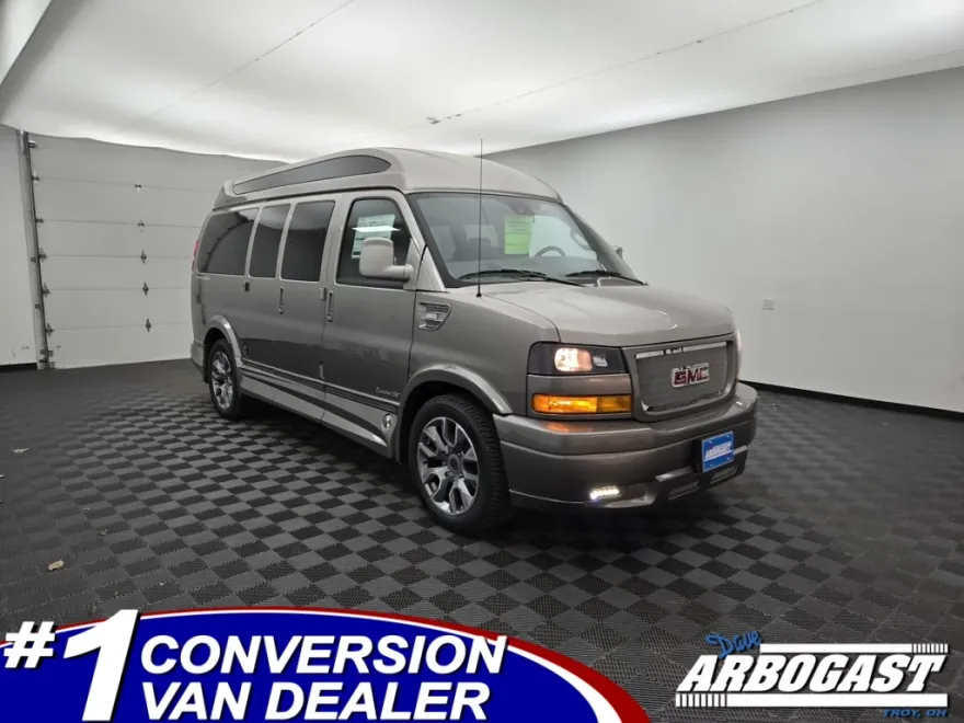 2025 Gmc Savana 2500 Cargo photo 1