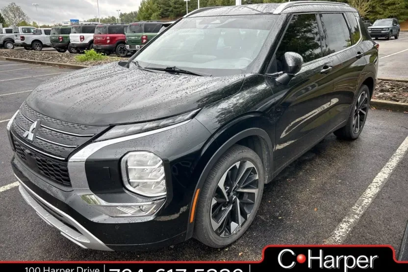 2022 Mitsubishi Outlander SEL photo 1
