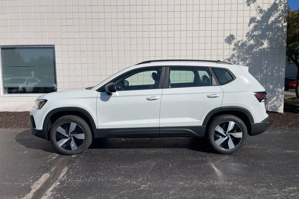 2025 Volkswagen Taos S photo 1