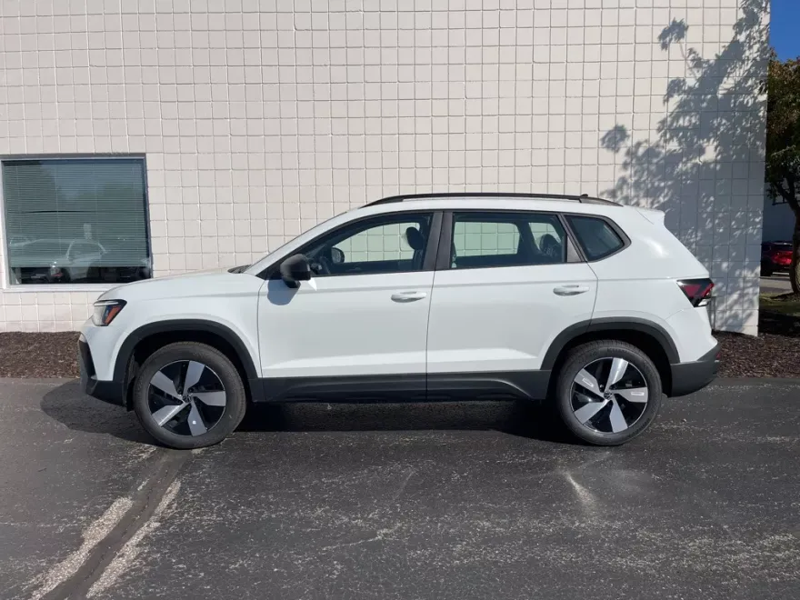 2025 Volkswagen Taos S photo 1