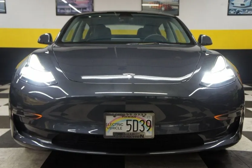 2023 Tesla Model 3 photo 1