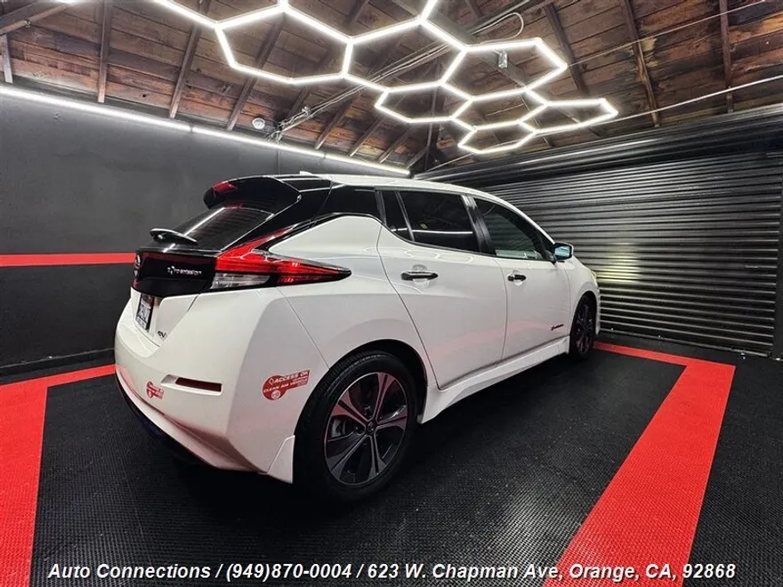2018 Nissan Leaf SV photo 1