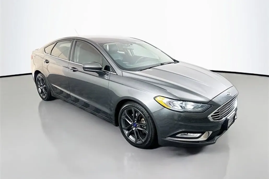 2018 Ford Fusion SE photo 1