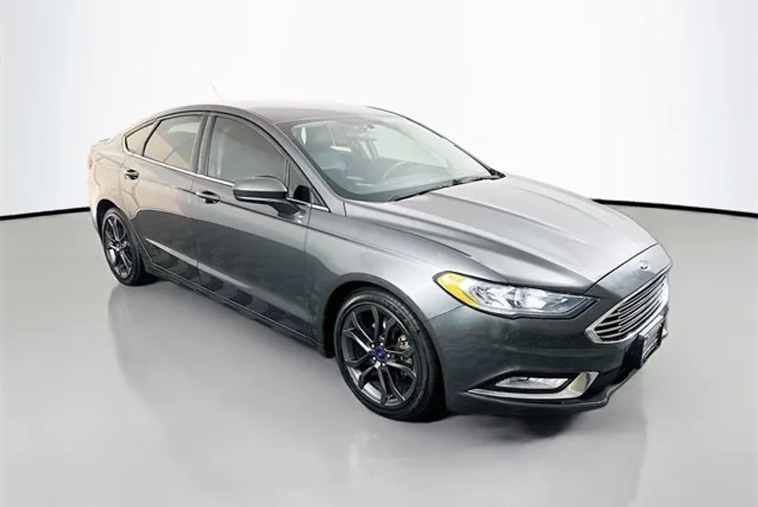 2018 Ford Fusion SE photo 1