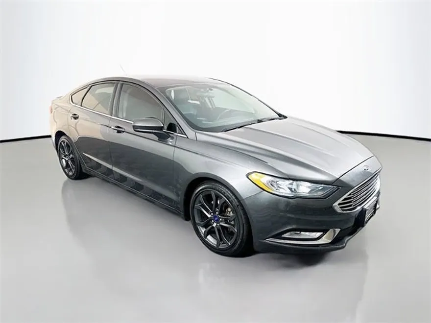 2018 Ford Fusion SE photo 1