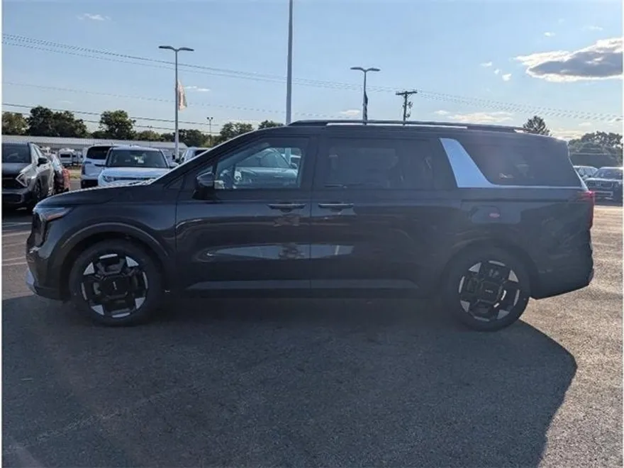2026 Kia Carnival EX photo 1