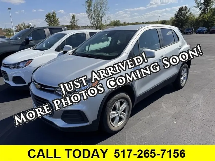 2022 Chevrolet Trax LS photo 1
