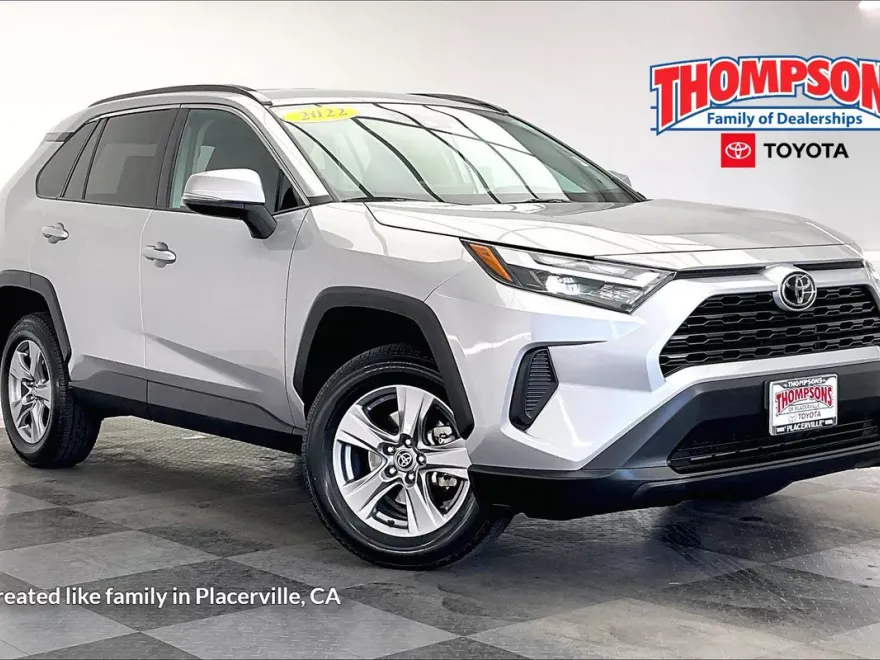 2022 Toyota RAV4 XLE photo 1