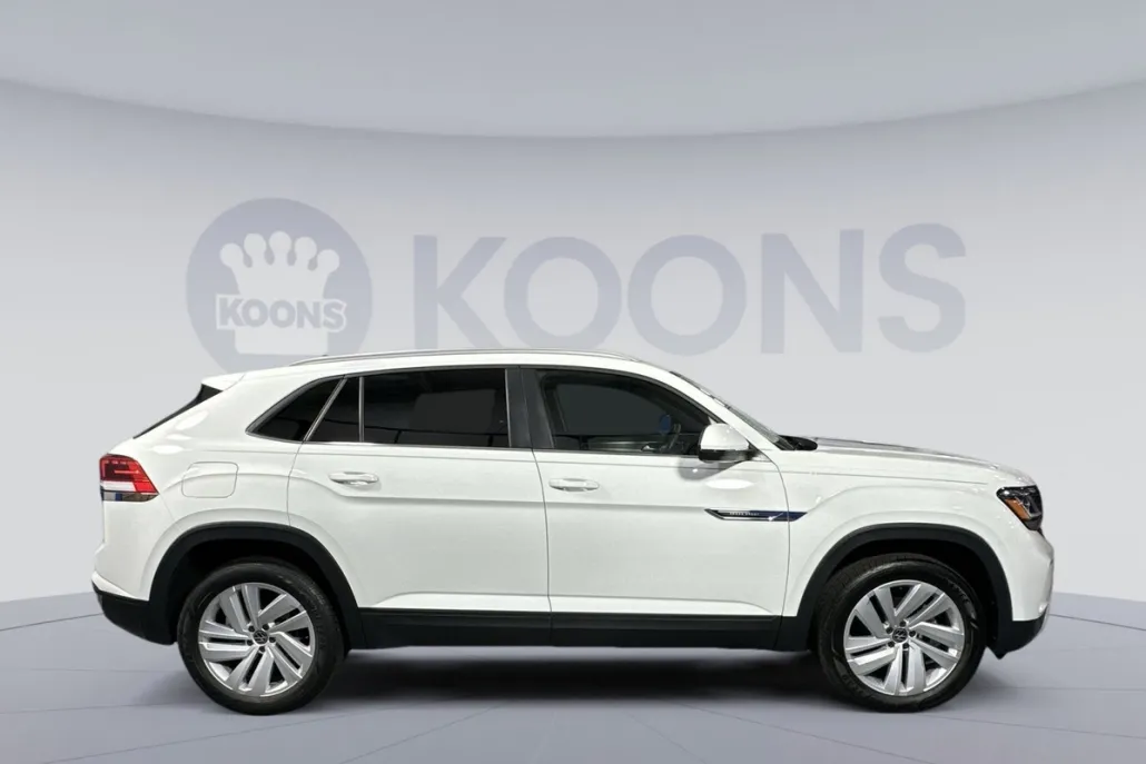 2022 Volkswagen Atlas Cross Sport V6 SE Technology photo 1