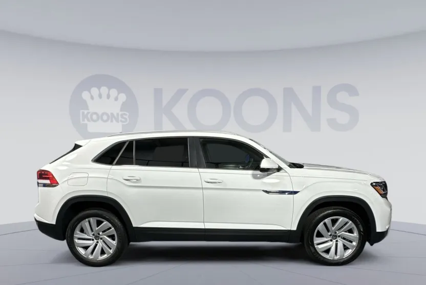 2022 Volkswagen Atlas Cross Sport V6 SE Technology photo 1