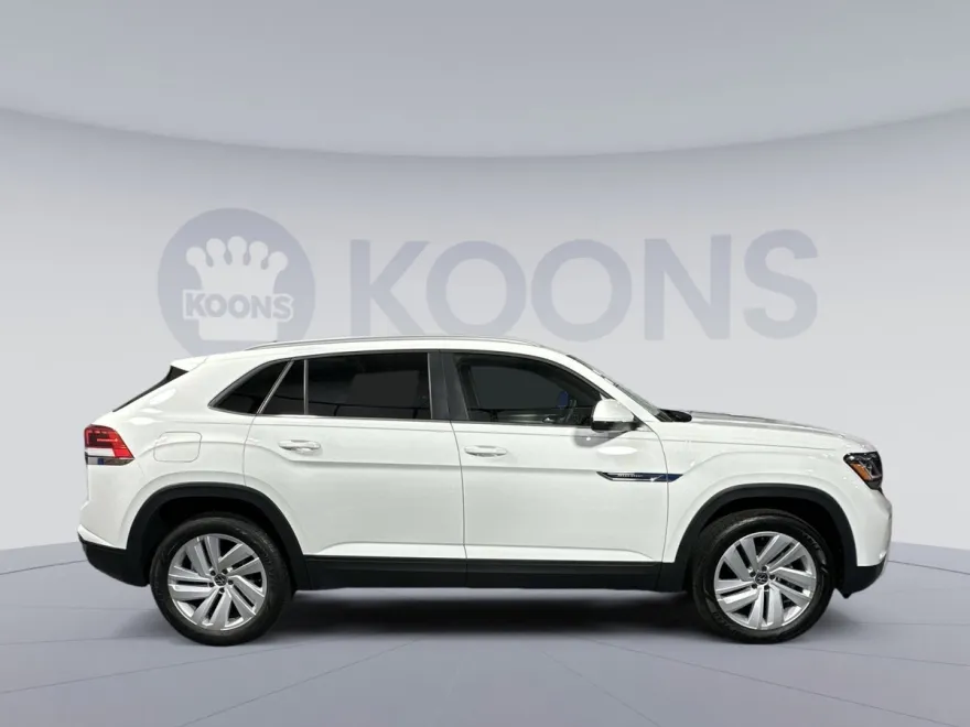 2022 Volkswagen Atlas Cross Sport V6 SE Technology photo 1