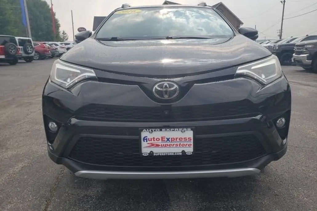 2016 Toyota RAV4 SE photo 1