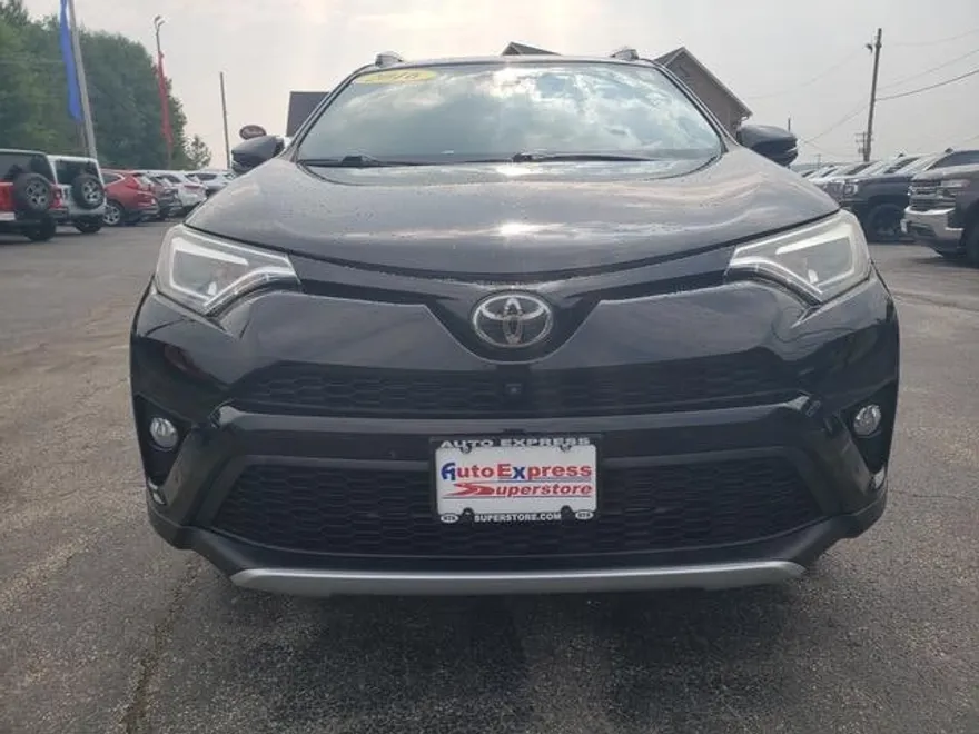 2016 Toyota RAV4 SE photo 1