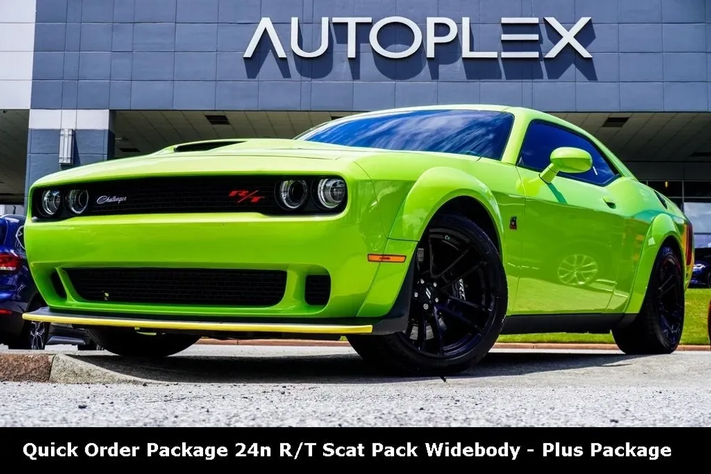2023 Dodge Challenger R/T Scat Pack Widebody photo 1