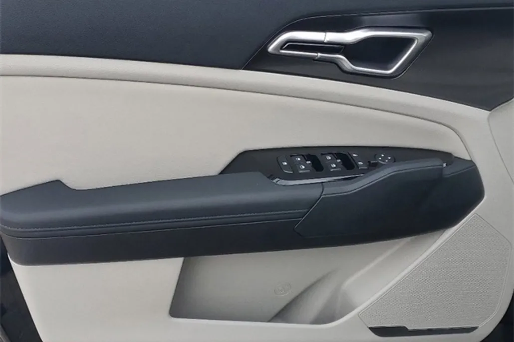 2025 Kia Sportage EX photo 1