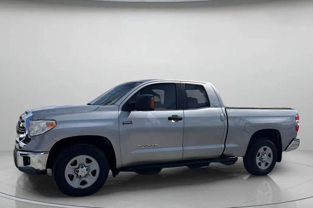 2016 Toyota Tundra SR5 photo 1