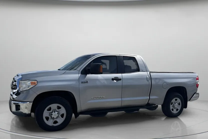 2016 Toyota Tundra SR5 photo 1