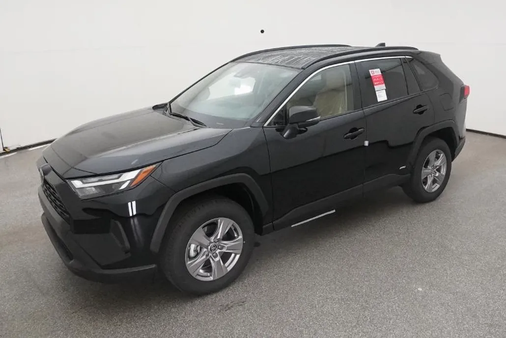 2025 Toyota RAV4 Hybrid XLE photo 1