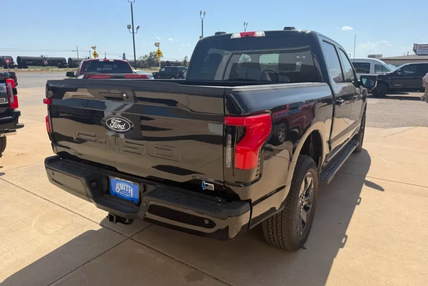 2025 Ford F-150 Lightning photo 1