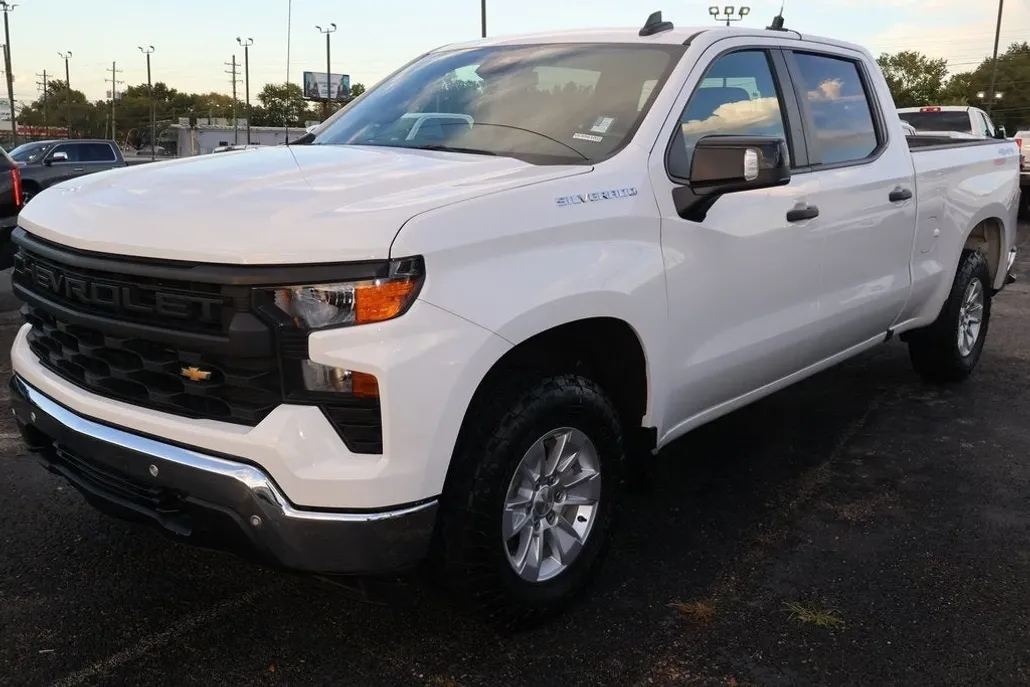 2024 Chevrolet Silverado 1500 photo 1