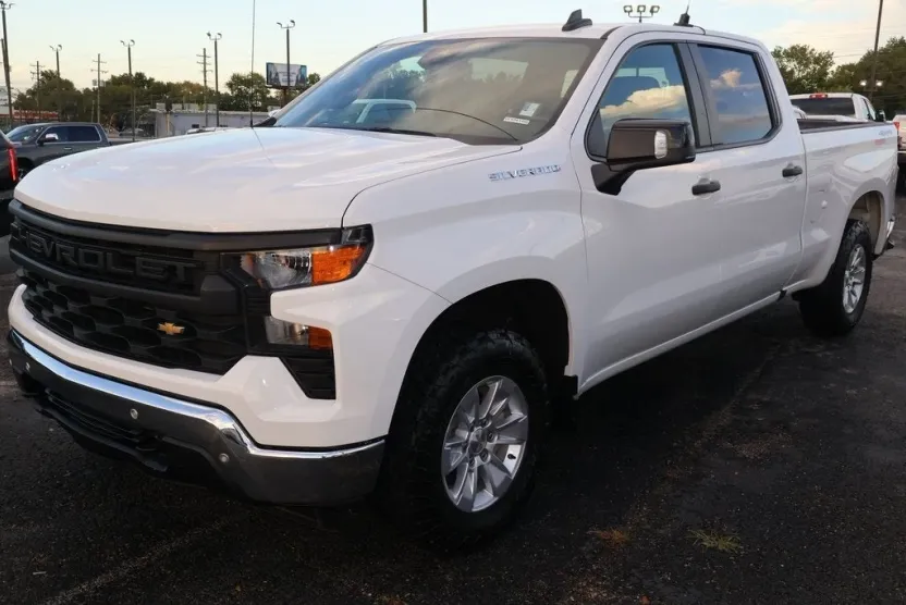 2024 Chevrolet Silverado 1500 photo 1