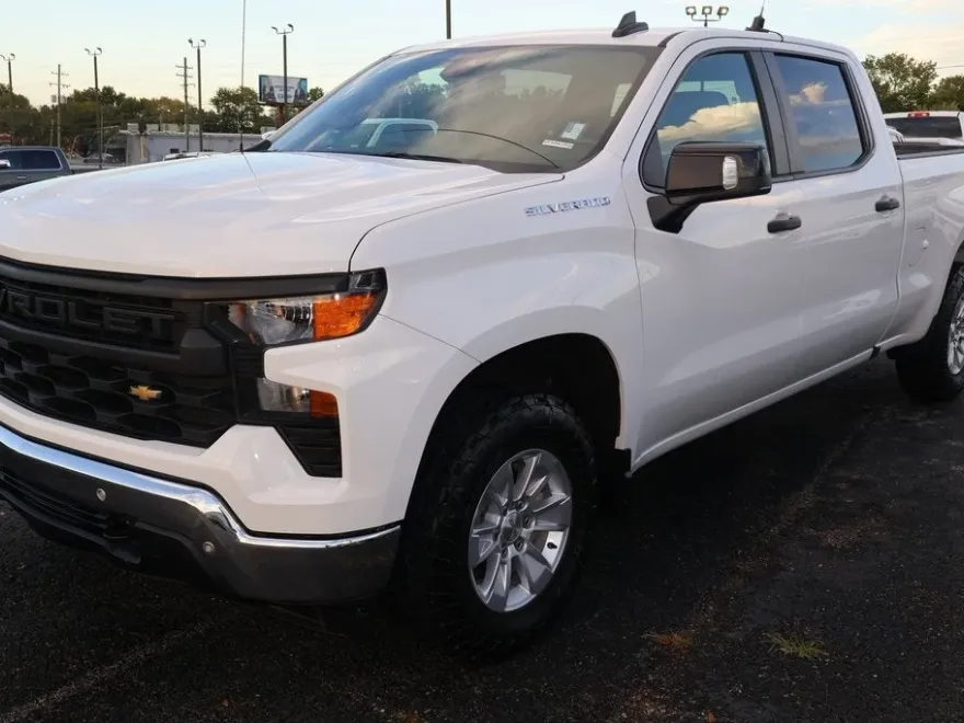 2024 Chevrolet Silverado 1500 photo 1