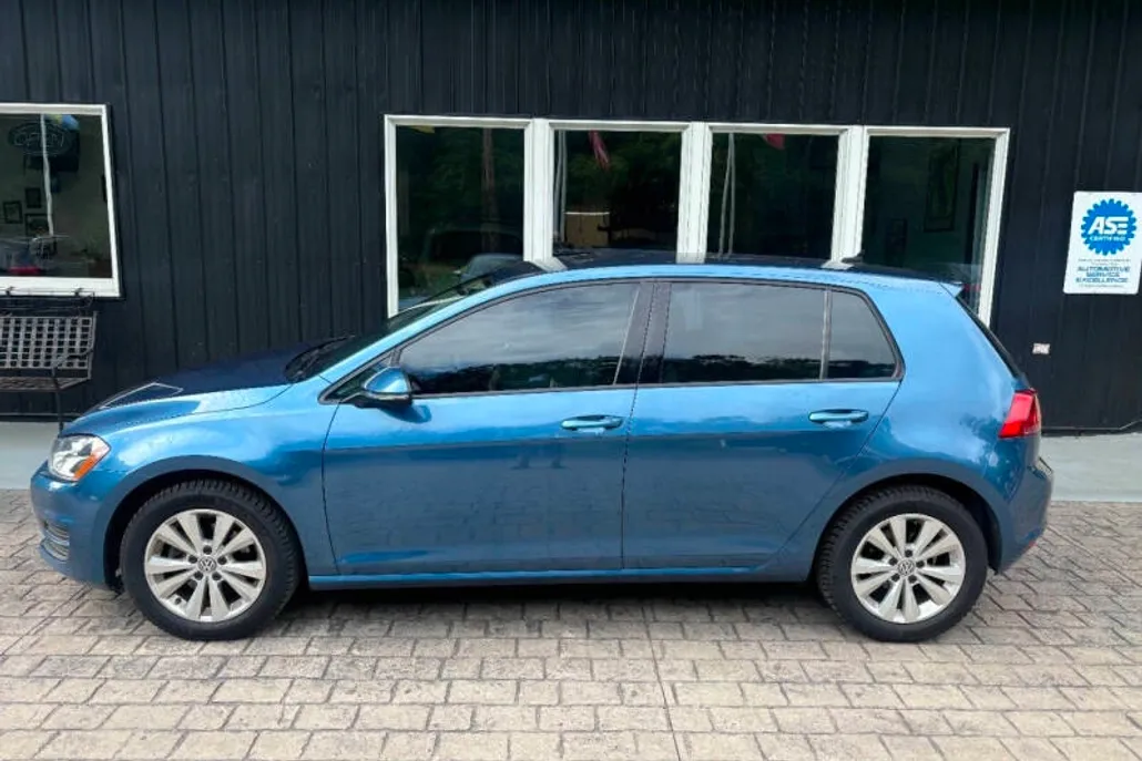 2015 Volkswagen Golf TDI S photo 1
