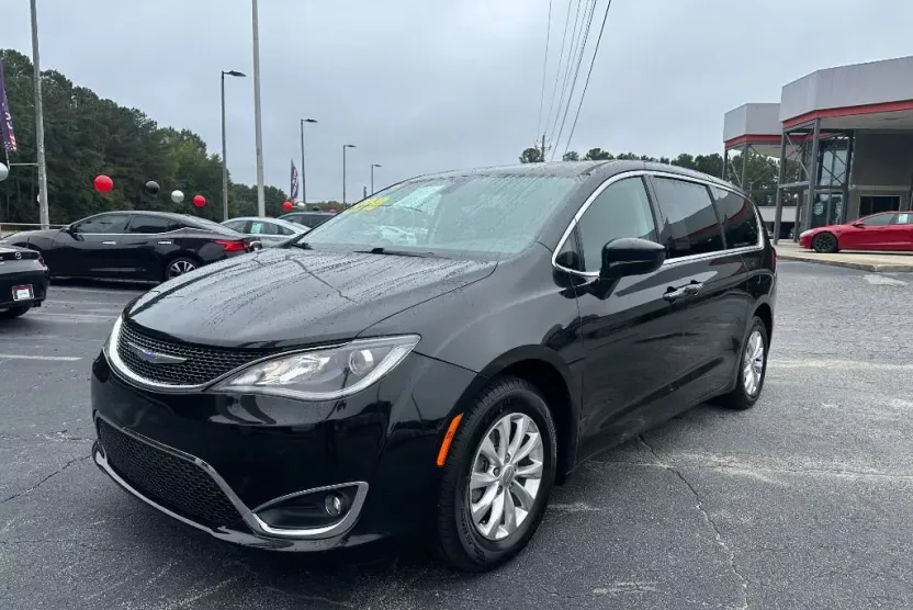 2018 Chrysler Pacifica Touring Plus photo 1
