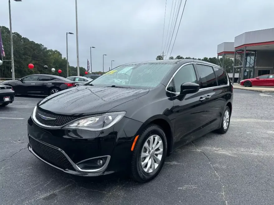2018 Chrysler Pacifica Touring Plus photo 1