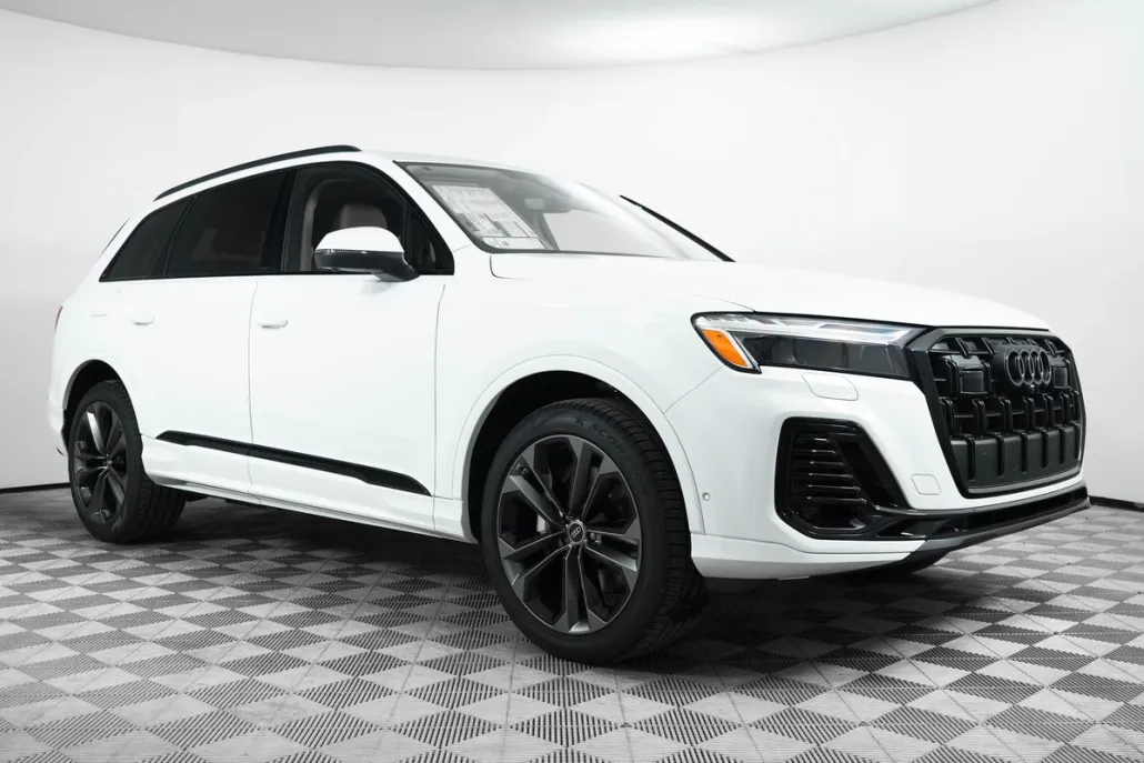 2025 Audi Q7 55 Premium Plus photo 1