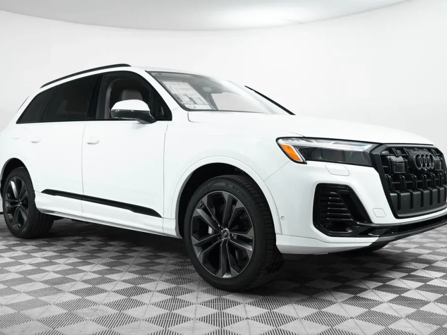 2025 Audi Q7 55 Premium Plus photo 1