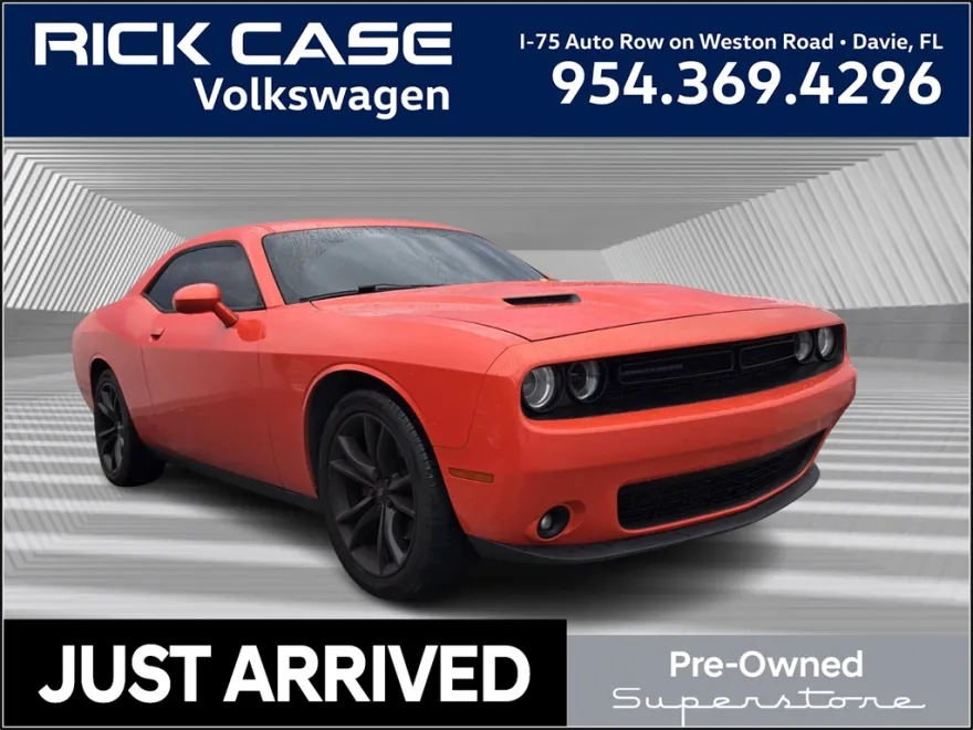 2018 Dodge Challenger SXT photo 1
