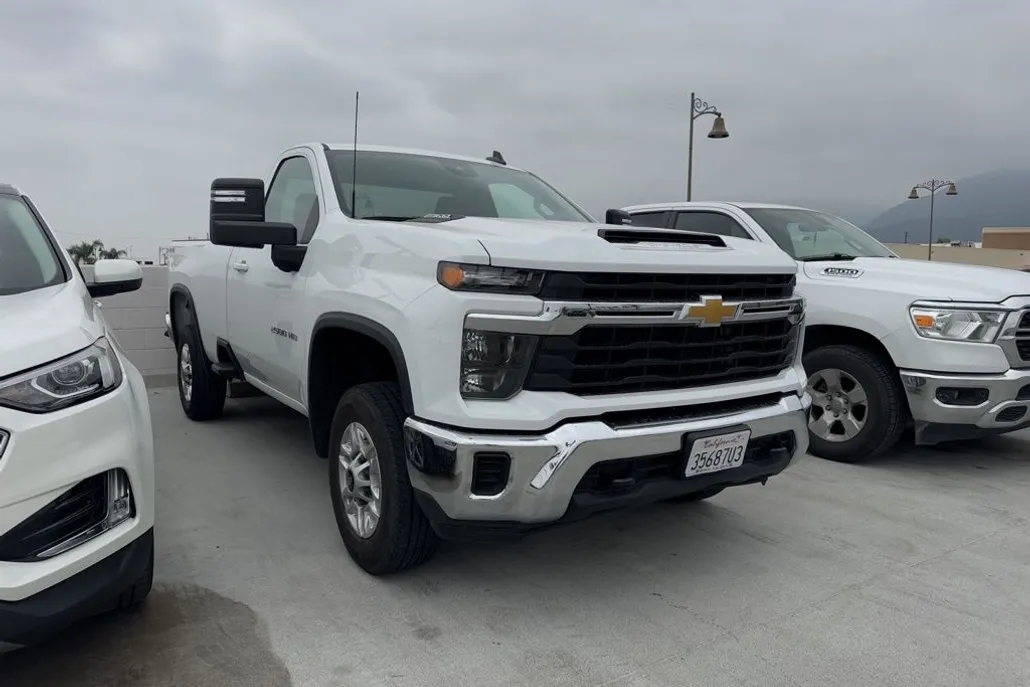 2024 Chevrolet Silverado 2500HD LT photo 1