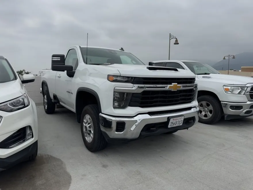 2024 Chevrolet Silverado 2500HD LT photo 1