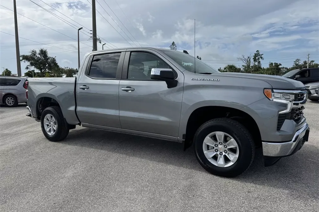 2025 Chevrolet Silverado 1500 LT photo 1