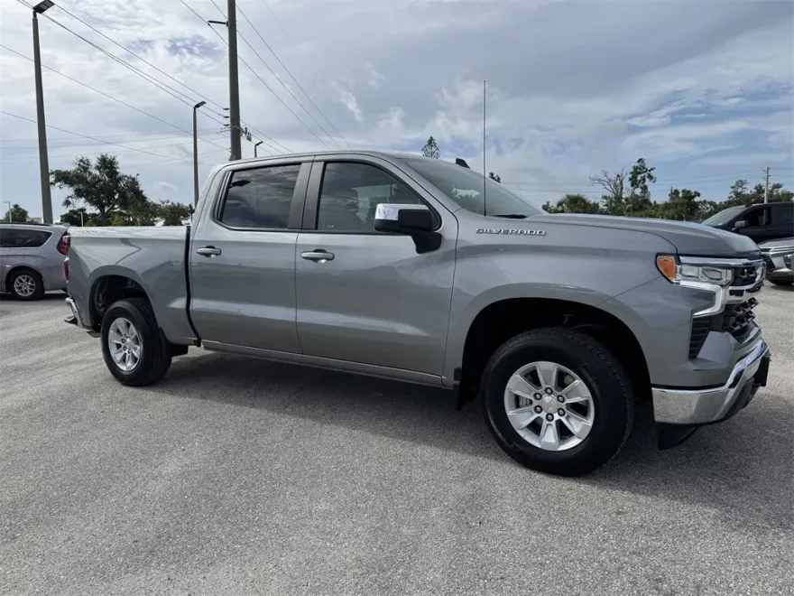 2025 Chevrolet Silverado 1500 LT photo 1