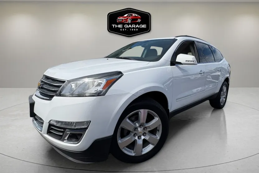 2017 Chevrolet Traverse Premier photo 1