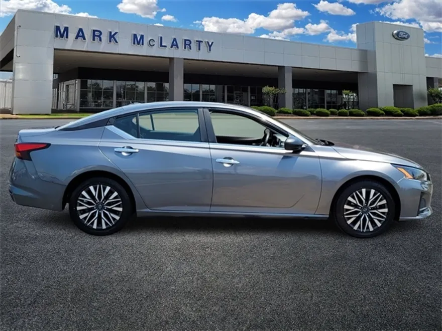 2024 Nissan Altima 2.5 SV photo 1