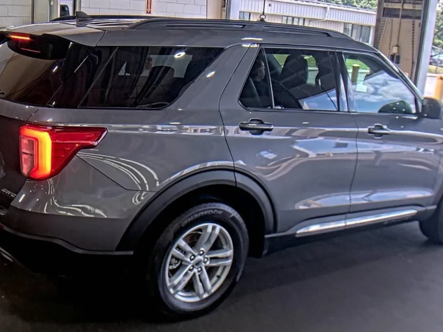 2022 Ford Explorer XLT photo 1
