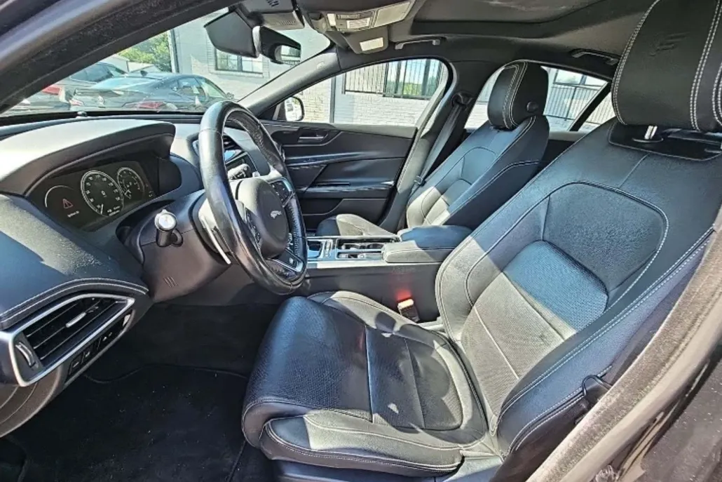 2019 Jaguar XE S photo 1