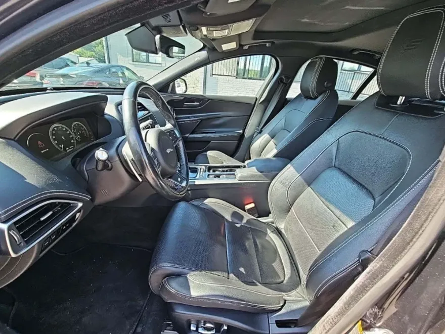 2019 Jaguar XE S photo 1