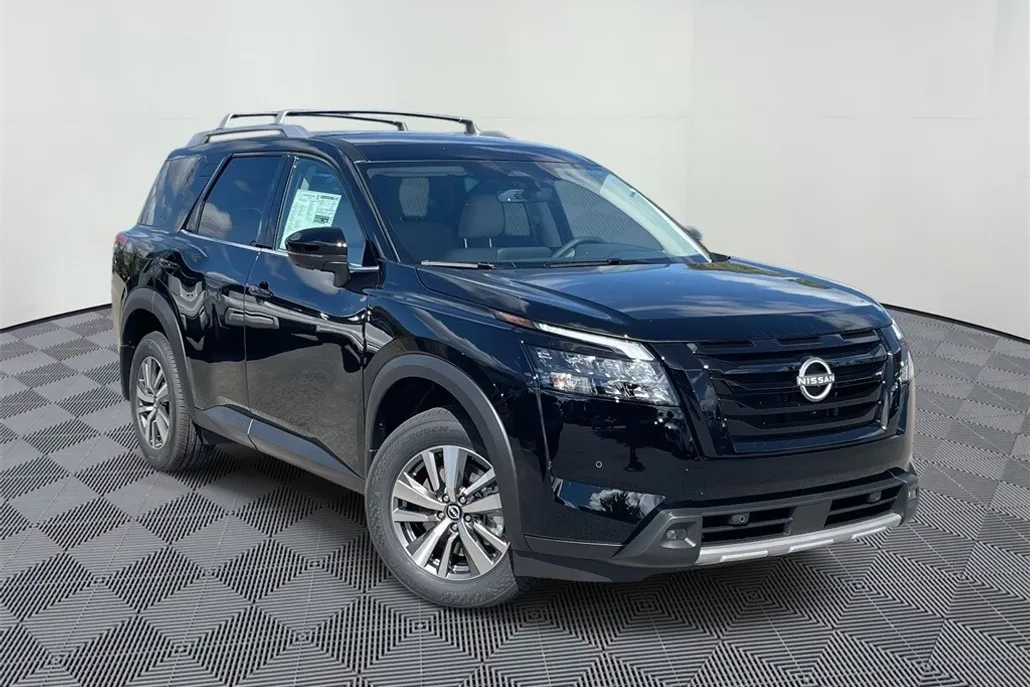 2025 Nissan Pathfinder SL photo 1